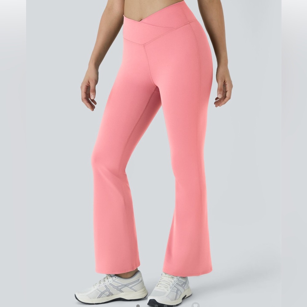 Halara NEVER WORN crossover flare leggings
